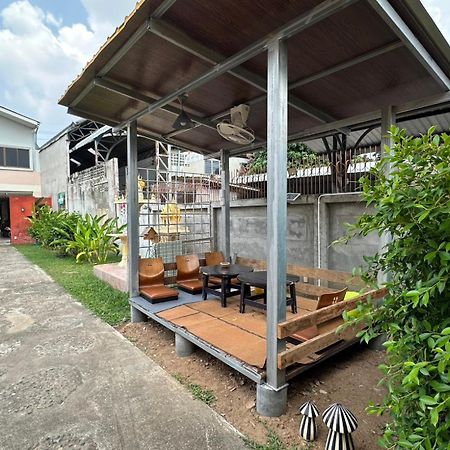 Baan Ma Feung Guesthouse Kanchanaburi Luaran gambar