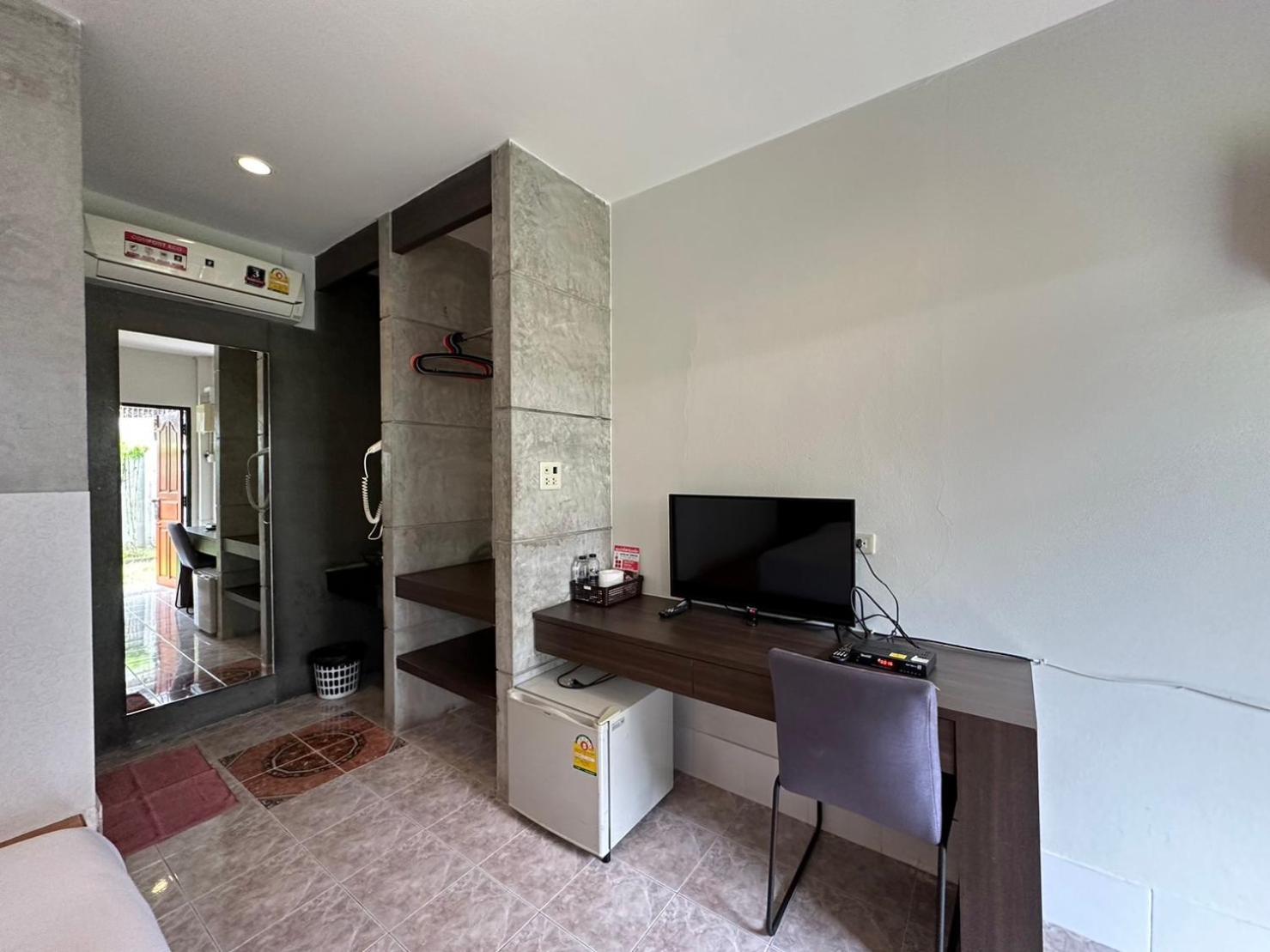 Baan Ma Feung Guesthouse Kanchanaburi Luaran gambar
