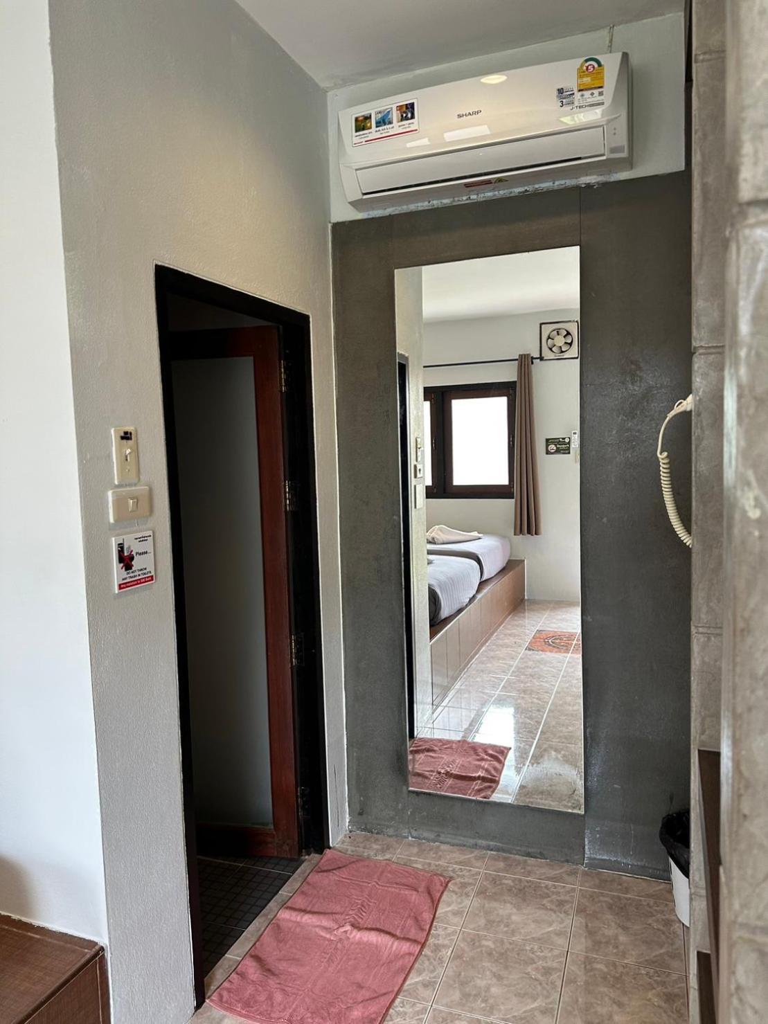Baan Ma Feung Guesthouse Kanchanaburi Luaran gambar