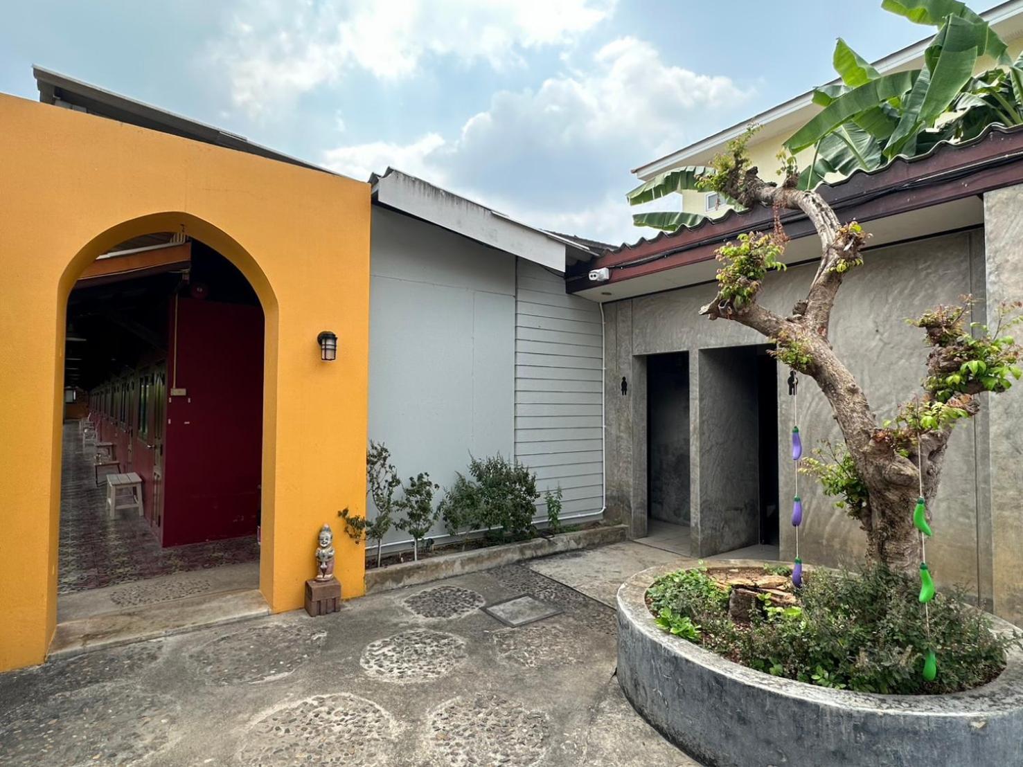 Baan Ma Feung Guesthouse Kanchanaburi Luaran gambar
