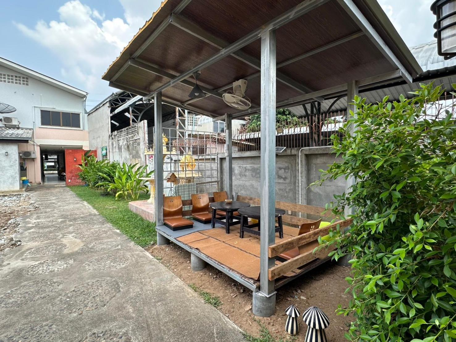 Baan Ma Feung Guesthouse Kanchanaburi Luaran gambar