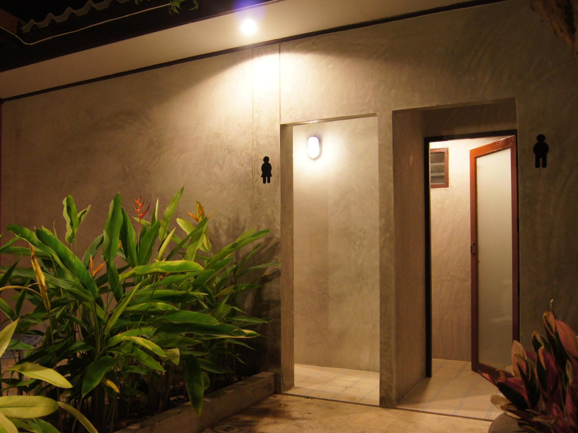 Baan Ma Feung Guesthouse Kanchanaburi Luaran gambar