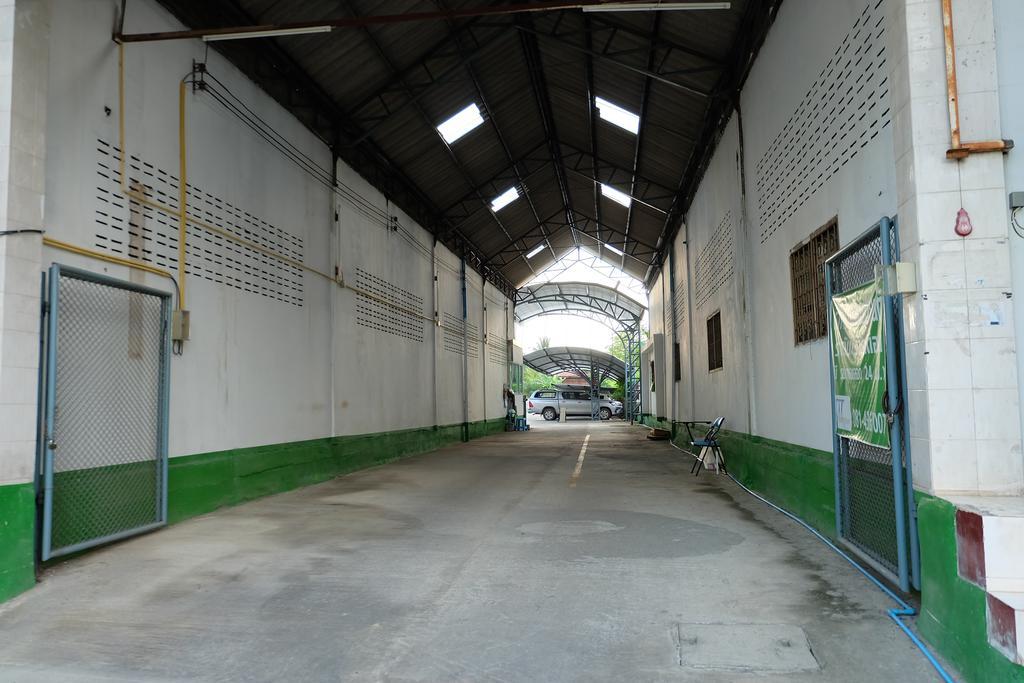 Baan Ma Feung Guesthouse Kanchanaburi Luaran gambar