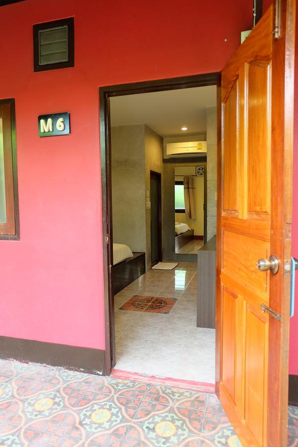 Baan Ma Feung Guesthouse Kanchanaburi Luaran gambar