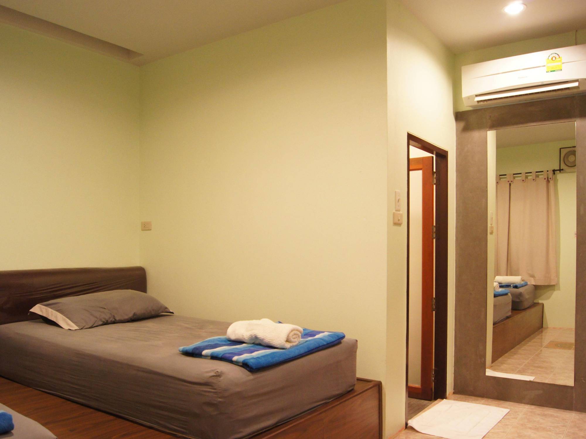 Baan Ma Feung Guesthouse Kanchanaburi Luaran gambar