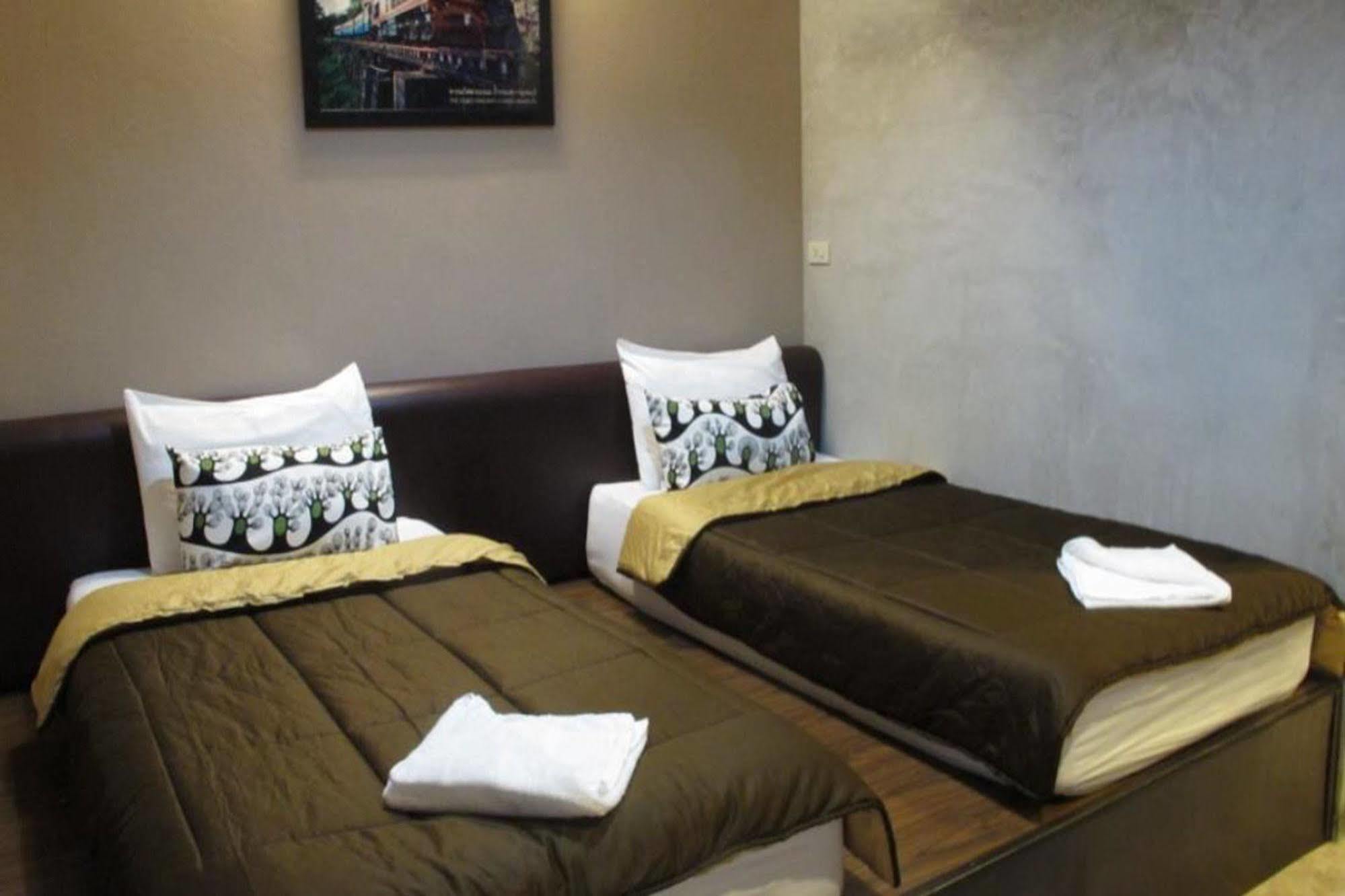 Baan Ma Feung Guesthouse Kanchanaburi Luaran gambar