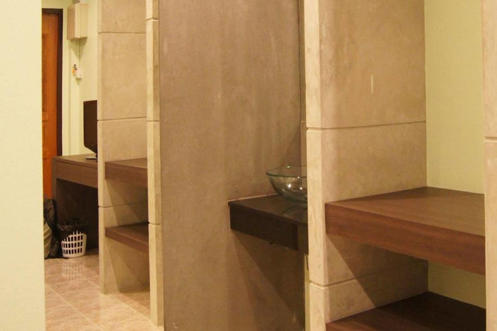 Baan Ma Feung Guesthouse Kanchanaburi Luaran gambar