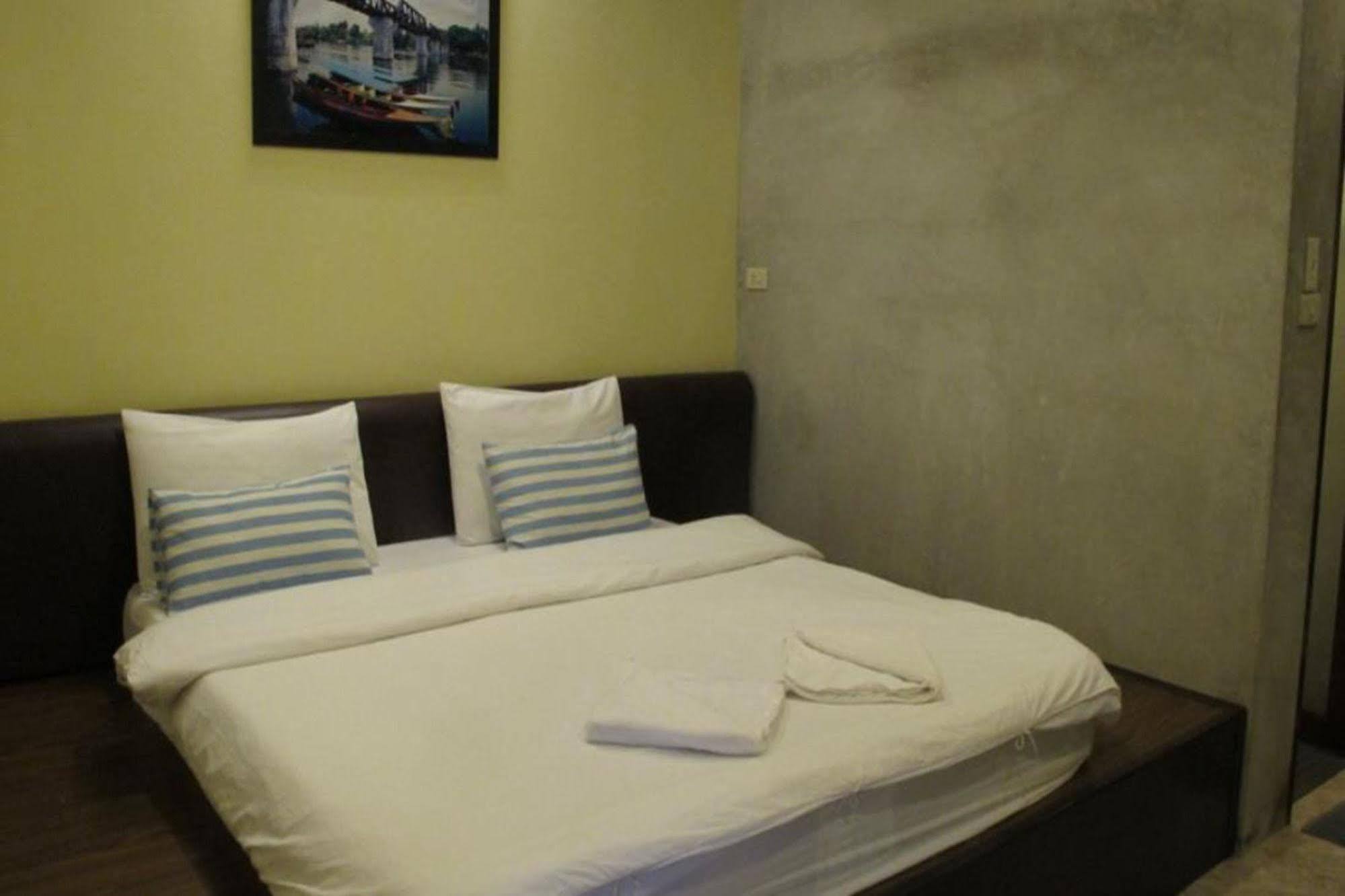 Baan Ma Feung Guesthouse Kanchanaburi Luaran gambar