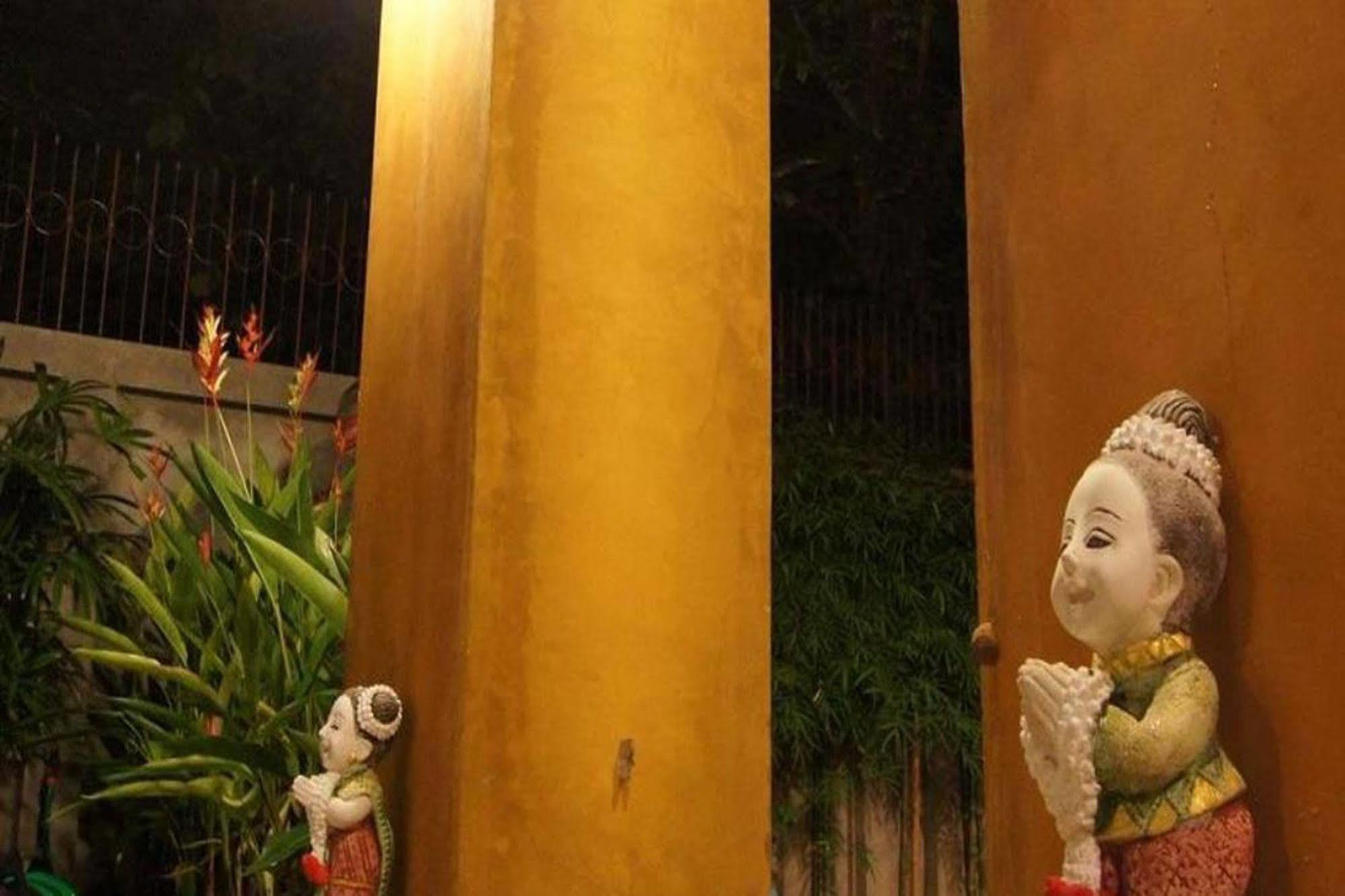 Baan Ma Feung Guesthouse Kanchanaburi Luaran gambar