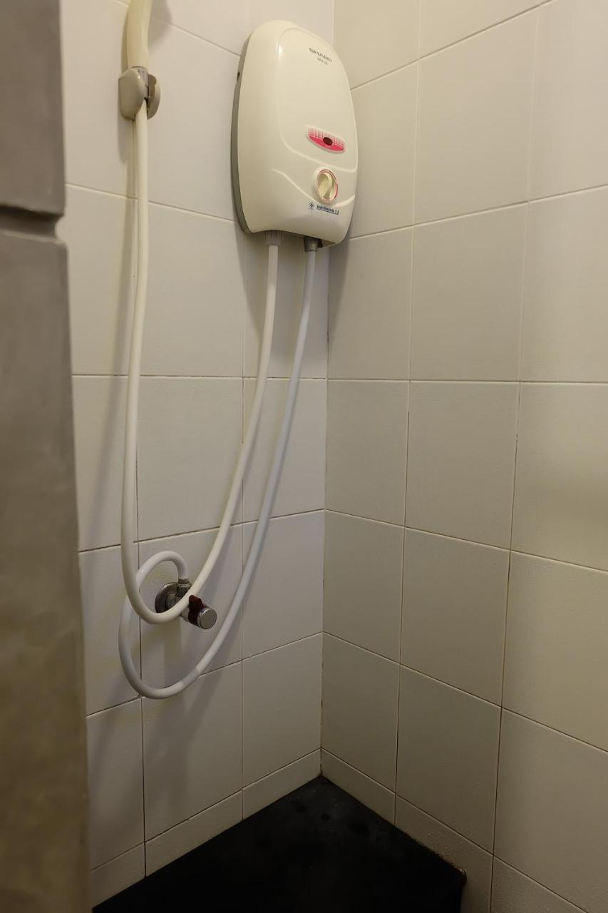 Baan Ma Feung Guesthouse Kanchanaburi Luaran gambar