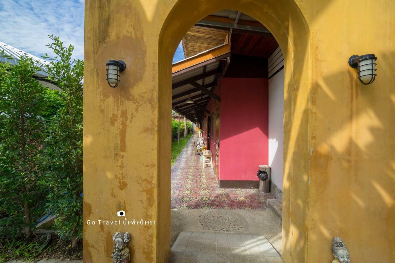 Baan Ma Feung Guesthouse Kanchanaburi Luaran gambar